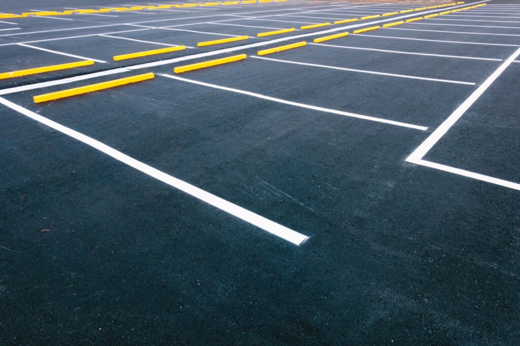 Stalli di un parcheggio aziendale visti dall’alto